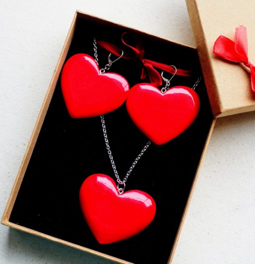 Drevené šperky náušnice, prívesok – Srdce červené
