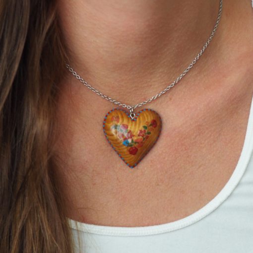 Drevený náhrdelník - Srdce vidiek na koži