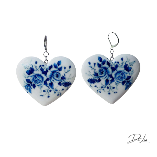 Drevené náušnice Srdce kytica modrých kvetov