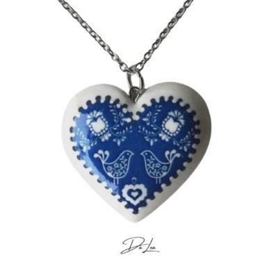Drevený náhrdelník Srdce folk motív modrý