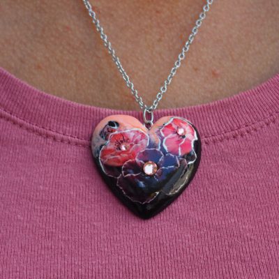 Drevený náhrdelník Kvety Dália Srdce